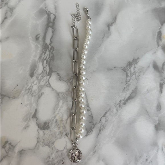 Elegant Gold and Silver Jewelry Set - Picture 3 of 8